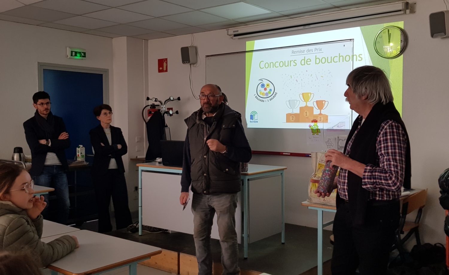 Du 18 mars au 12 avril 2024, les élèves ont participé au concours de collecte de bouchons plastiques au profit des personnes en situation de handicap, récoltant 120 kilos de bouchons. Félicitations aux 6èmes pour leur victoire et aux 4èmes pour leur excellent score !