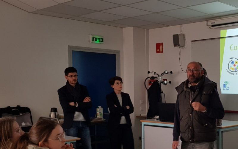 Du 18 mars au 12 avril 2024, les élèves ont participé au concours de collecte de bouchons plastiques au profit des personnes en situation de handicap, récoltant 120 kilos de bouchons. Félicitations aux 6èmes pour leur victoire et aux 4èmes pour leur excellent score !