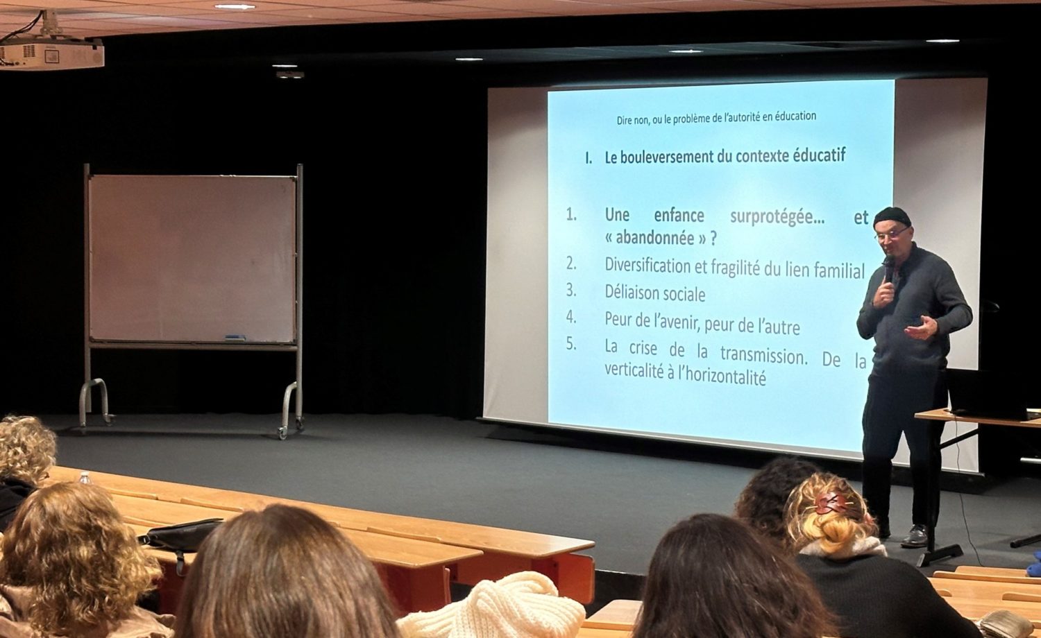 Le 13 mars 2024, une conférence animée par Mr Renaud Hétier a abordé l’évolution de l’autorité parentale face aux enjeux du numérique.