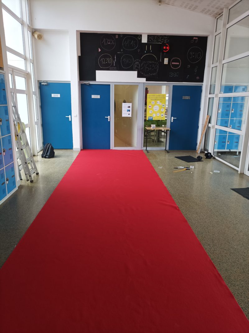 Le tapis rouge qui a rapidement été le lieu de mini défilés à la récréation !