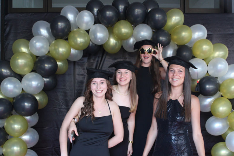 Étincelles et sourires pour cette soirée exceptionnelle.