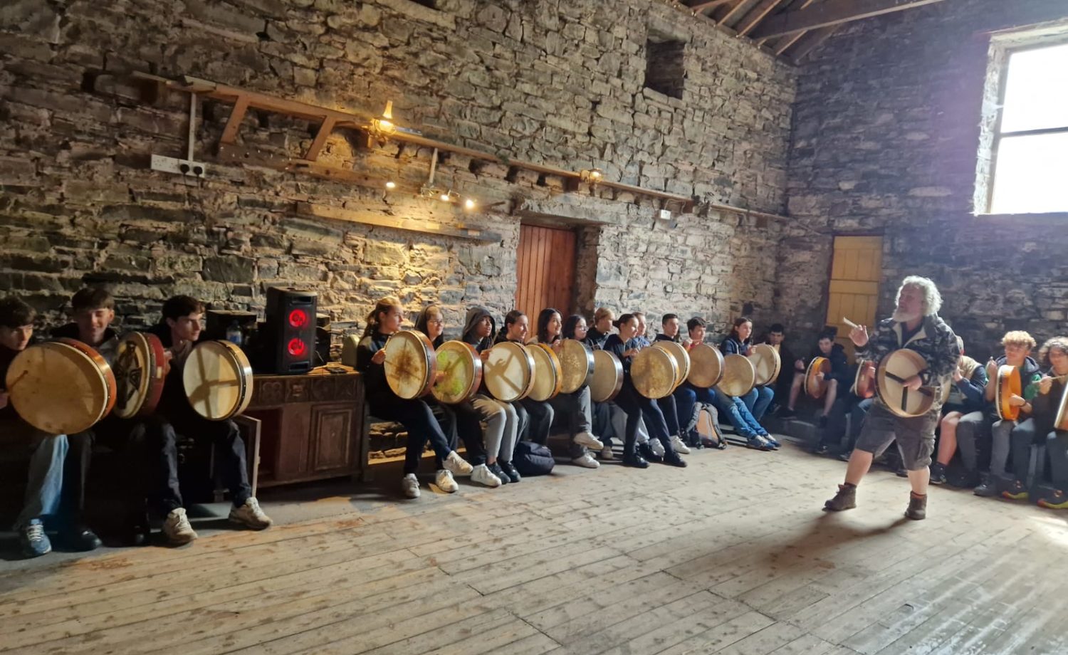 Les élèves de seconde ont exploré l'Irlande, entre paysages verdoyants, danse traditionnelle, et découverte culinaire, tout en profitant d’un accueil chaleureux et d’une immersion dans la culture locale.