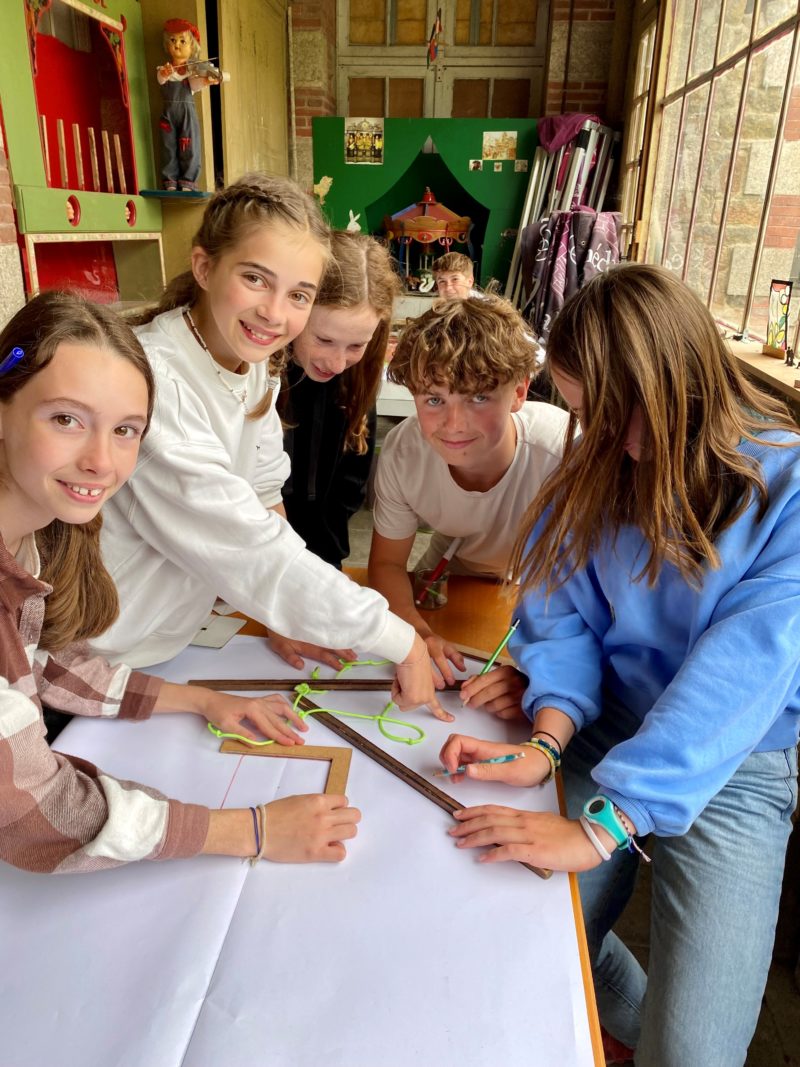 Les 5èmes ont vécu une sortie inoubliable à Dol-de-Bretagne, mêlant activités sportives et culturelles.