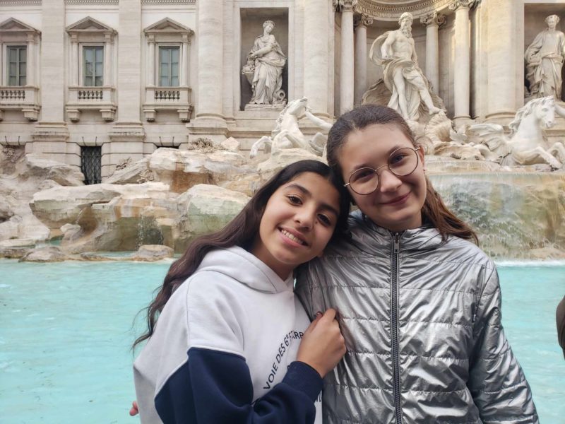Les élèves de 4ème du Collège Immaculée devant la fontaine de Trévi.