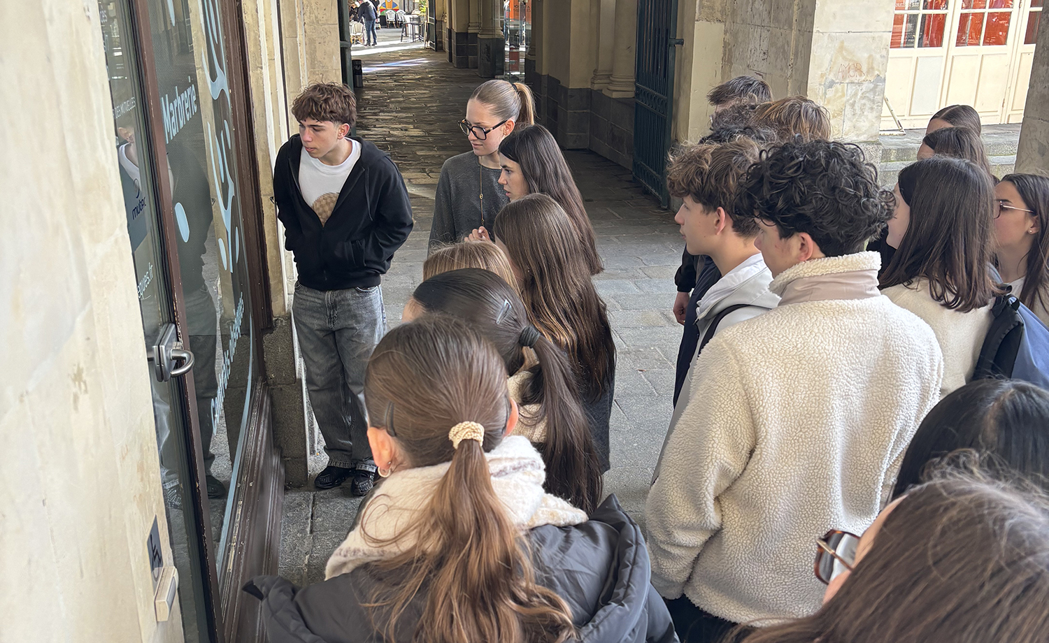 Exposition sur les mosaïques de la famille Odorico au Couvent des Jacobins, avec des élèves du Lycée Jean-Paul II.