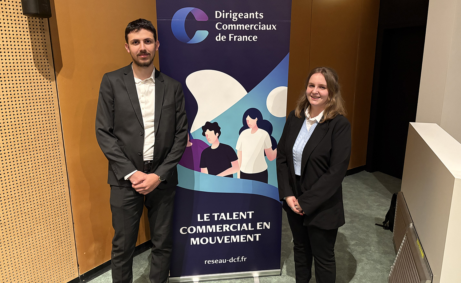 Adèle et Ismail, alternants au CFA de La Salle, finalistes du DCF Challenge 2025, fiers de leur 2ᵉ place lors de la finale locale.