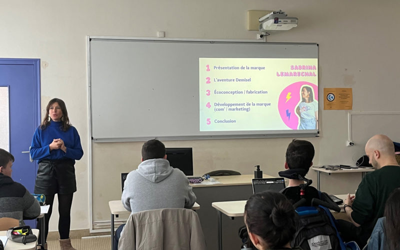 Sabrina Lemaréchal, fondatrice de Demisel Bijoux, lors de son intervention au Lycée de La Salle Rennes.