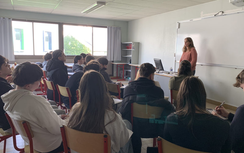 Intervention de Carole André, journaliste du Club de la Presse, auprès des élèves de 2MRC1 au Lycée de La Salle à Rennes.