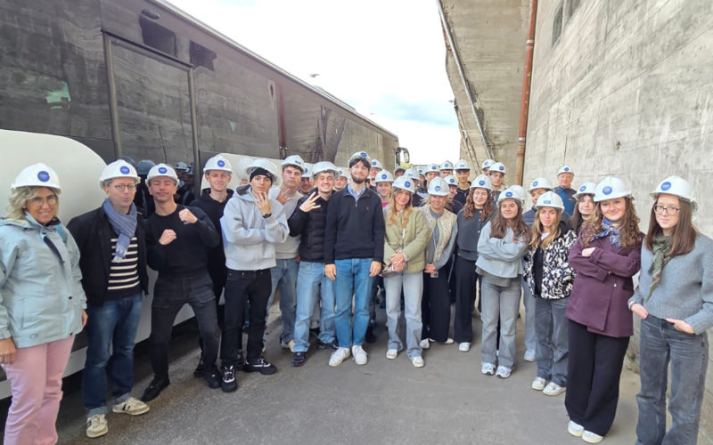 Étudiants en BTS NDRC du Pôle Sup de La Salle (Rennes) lors de leur séjour au Pouliguen, en visite au Chantier de l'Atlantique et à la voile.