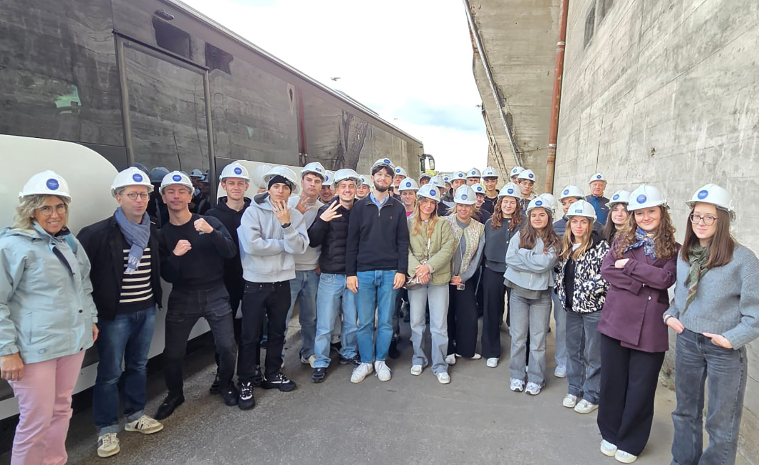 Étudiants en BTS NDRC du Pôle Sup de La Salle (Rennes) lors de leur séjour au Pouliguen, en visite au Chantier de l'Atlantique et à la voile.