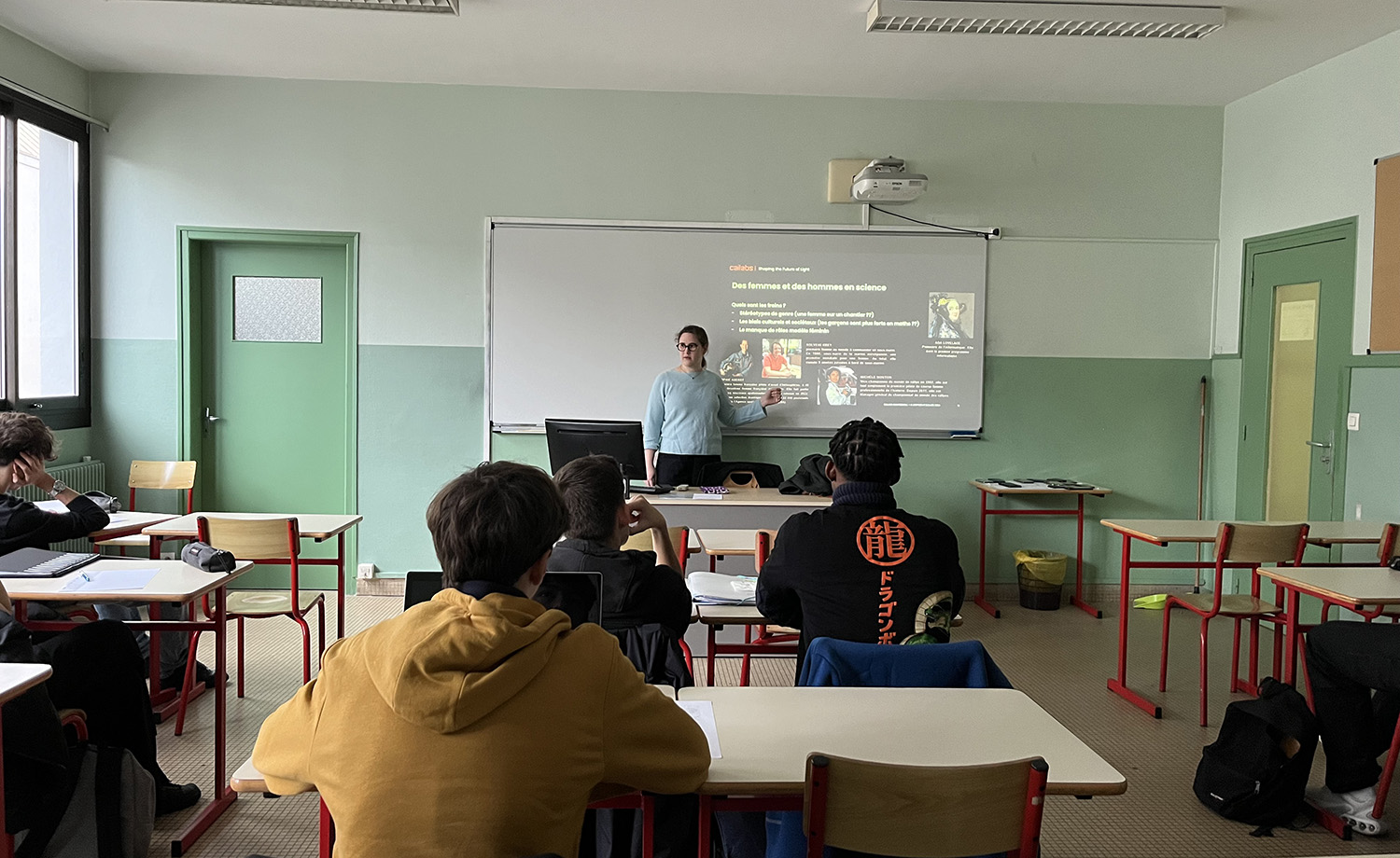 Laurie Paillier, ingénieure R&D chez Caïlabs, lors de son intervention au Lycée de La Salle du Groupe Saint Jean.