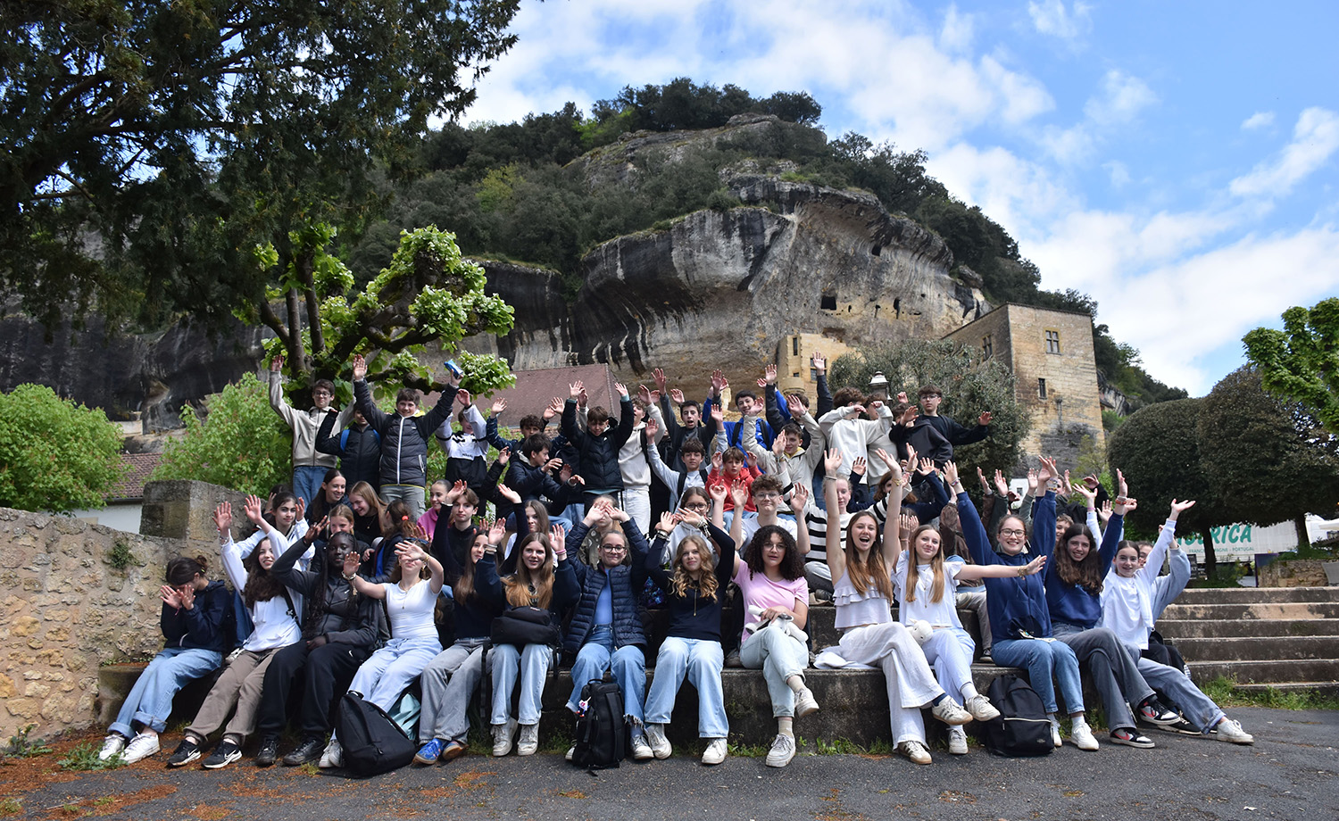 Voyage scolaire des 4èmes du Collège Immaculée de Saint-Grégoire dans le Périgord, découverte de la Préhistoire et du Moyen Âge, visite de Lascaux et Sarlat.