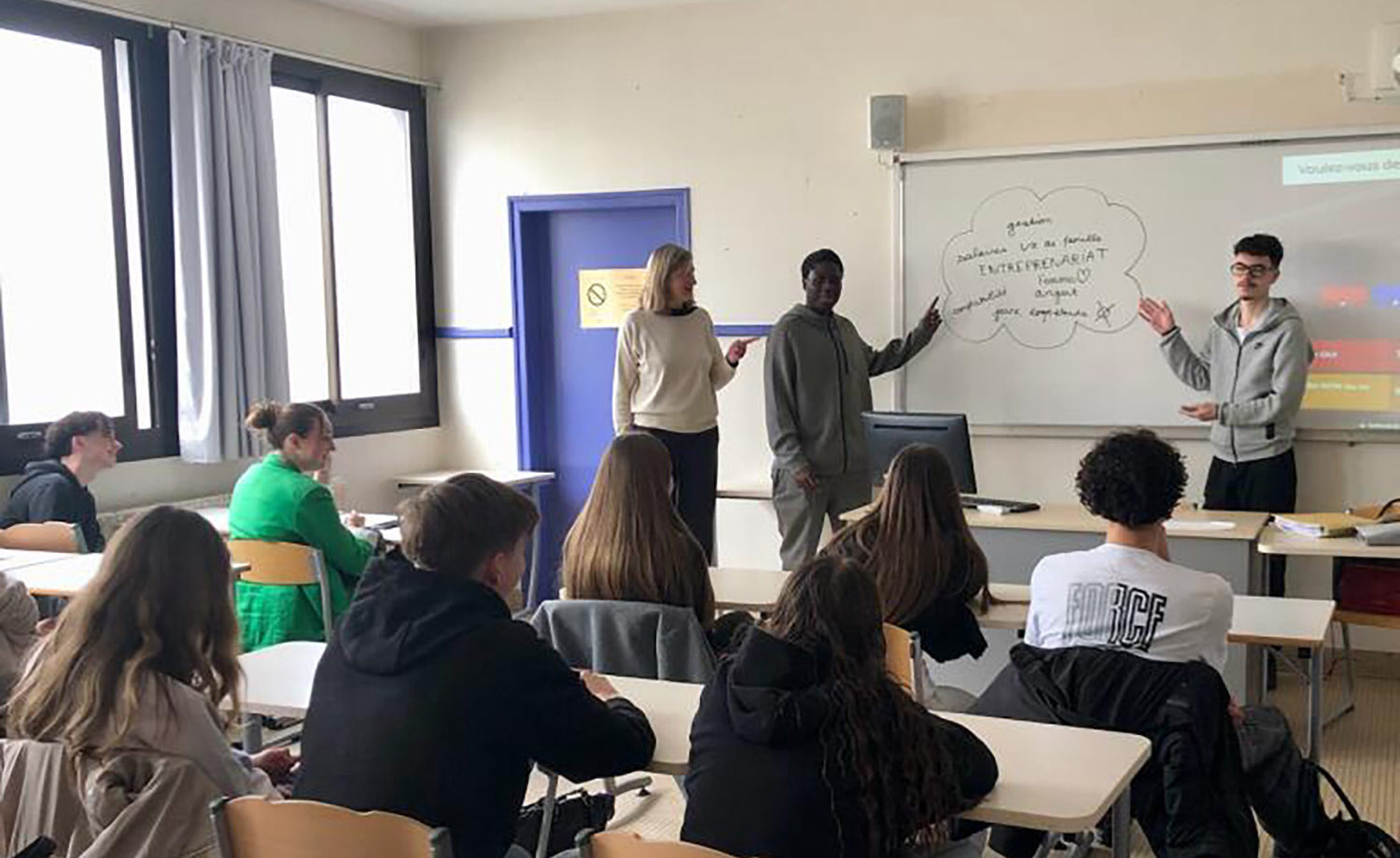 Mme ROUSSEL, experte-comptable et entrepreneure, échange avec les élèves du Lycée de La Salle.
