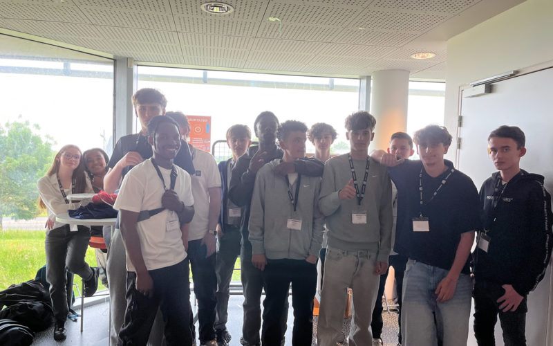 Elèves de 2nde GT du Lycée de La Salle, dans le cadre du concours “Une entreprise dans votre lycée” à Vannes.