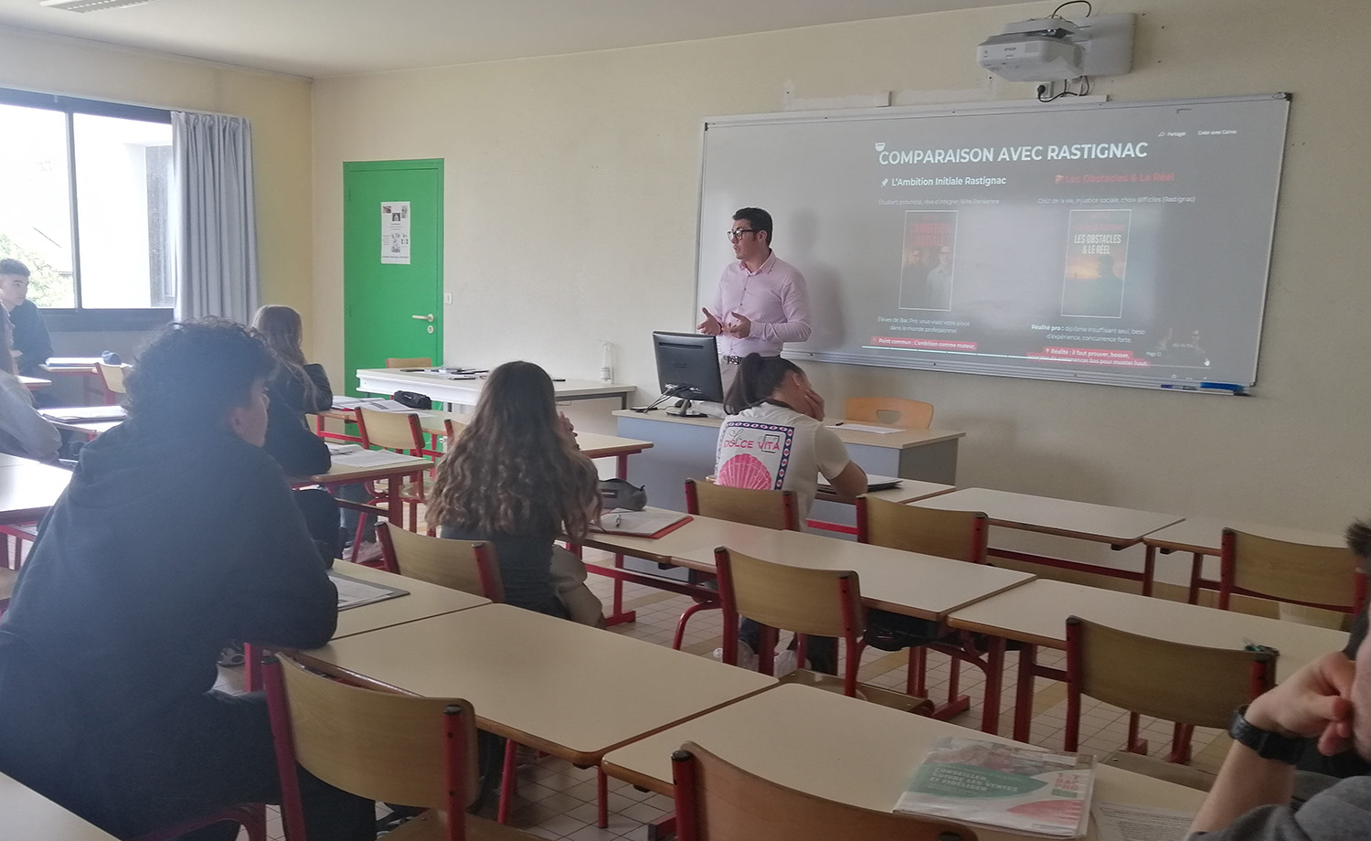 Fabien Guinard, ancien élève du Lycée de La Salle, échange avec les élèves sur son parcours scolaire et professionnel.