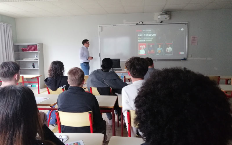  Fabien Guinard échange avec les élèves de terminale pro du Lycée de La Salle.