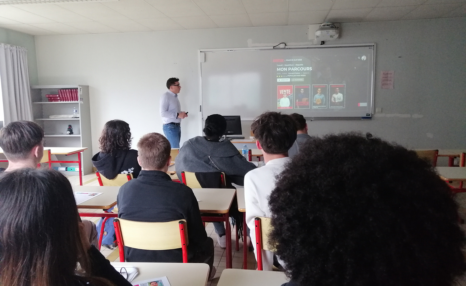  Fabien Guinard échange avec les élèves de terminale pro du Lycée de La Salle.