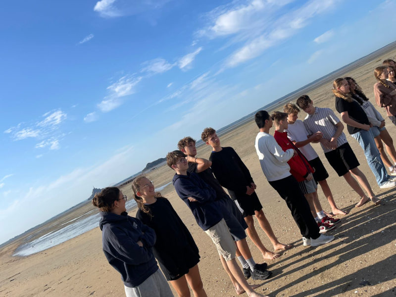 Une rentrée 2025 marquée par la découverte et la convivialité au Mont-Saint-Michel pour les secondes du Groupe Saint Jean.