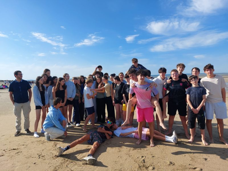 Ambiance conviviale pour la rentrée 2025 des élèves de seconde du Lycée Jean-Paul II.