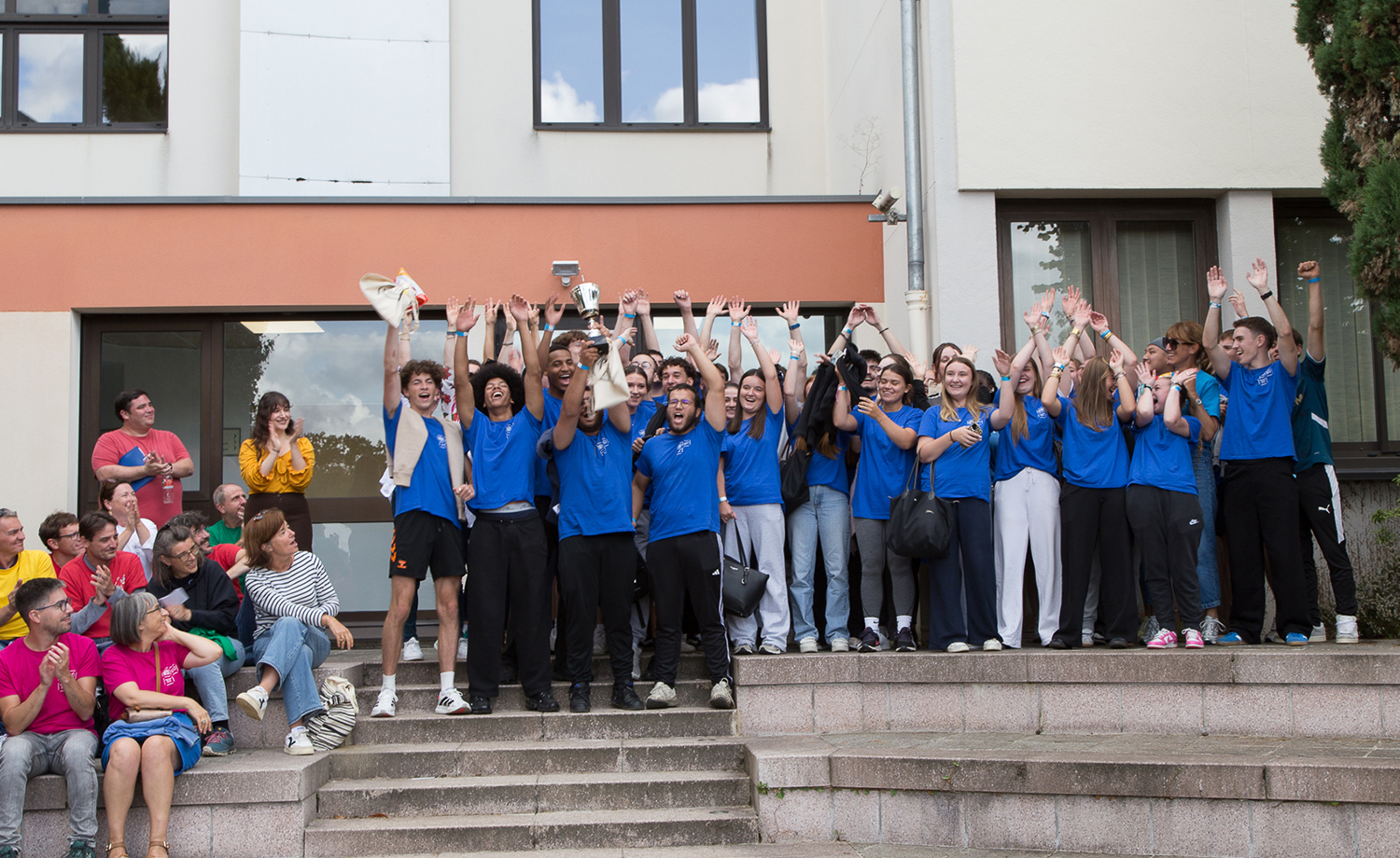 Étudiants en BTS Assurance du Pôle Sup DE La Salle participant aux Olympiades 2025 : épreuves sportives et activités collectives pour renforcer l’esprit d’équipe.