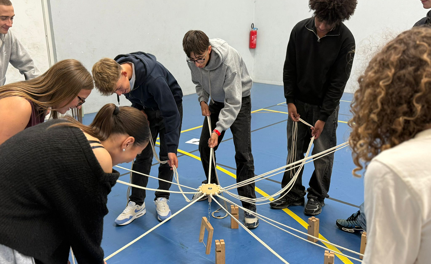 Élèves de seconde du Lycée de La Salle (Rennes) lors des Olympiades de rentrée 2025, activités collaboratives et sportives pour favoriser la cohésion de classe.