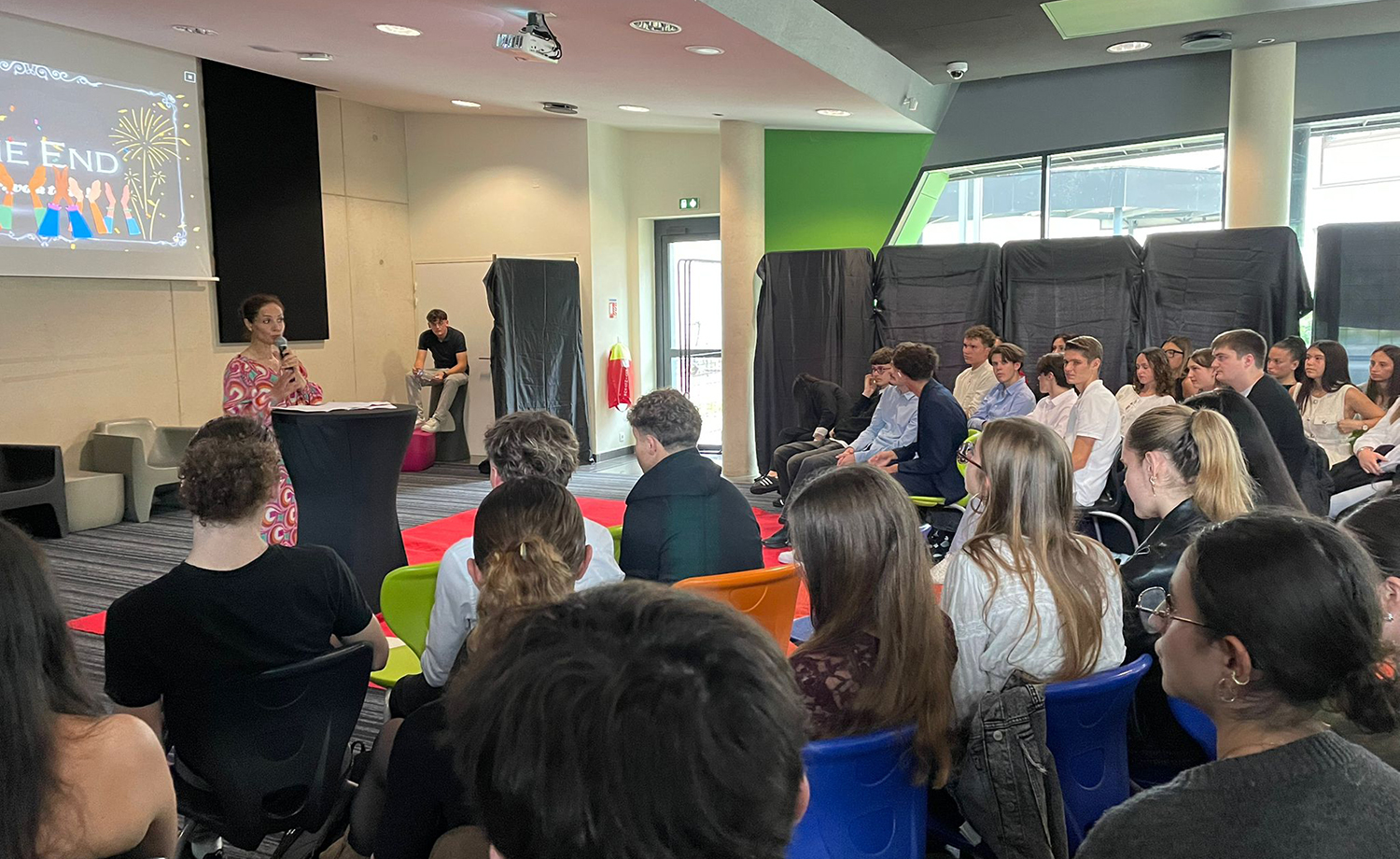 Étudiants du BTS MCO 2 du Pôle Sup de La Salle lors du Festival du Film de Vente 2025, un projet alliant compétences commerciales et créativité.
