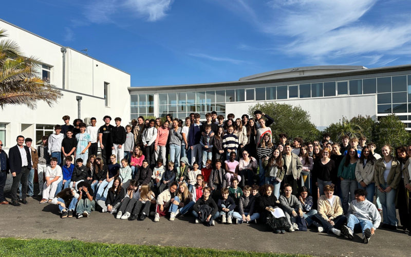 Élèves délégués du Collège Immaculée et du Lycée Jean-Paul II en formation, travaillant en groupe sur leurs rôles et missions de représentants.