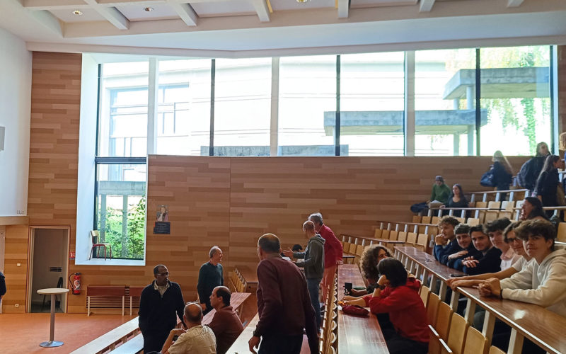 Élèves de prépa ECT du Pôle Sup de La Salle (Rennes) assistant à la conférence d’Olivier BENOIST sur les grands mathématiciens, organisée par la BNF à Rennes.