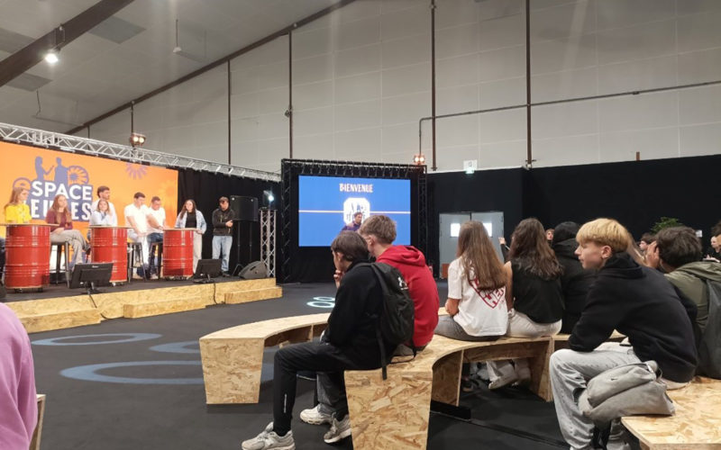 Élèves du Lycée de La Salle en visite au SPACE 2025 à Rennes, découvrant les métiers et innovations du secteur agricole.