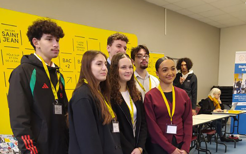 Forum des Formations 2025 au Lycée de La Salle et Pôle Sup de La Salle : échanges entre jeunes et intervenants.