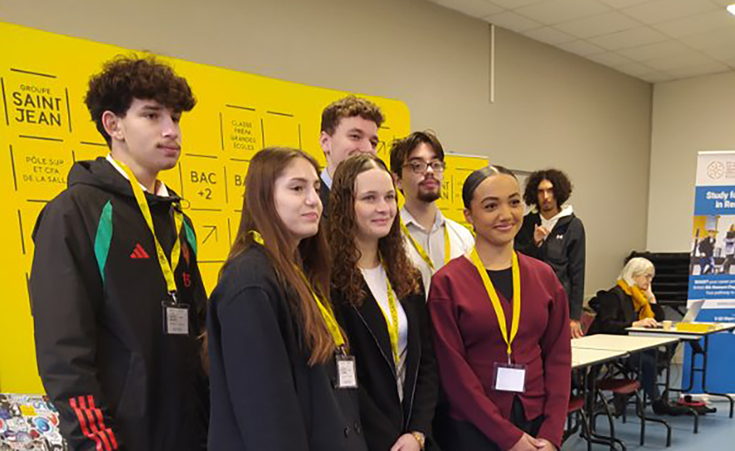 Forum des Formations 2025 au Lycée de La Salle et Pôle Sup de La Salle : échanges entre jeunes et intervenants.