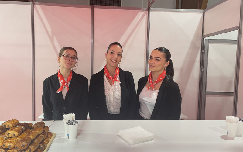 Étudiantes en BTS MCO du Pôle Sup de La Salle en mission au Salon de l’Étudiant à Rennes lors d’une immersion professionnelle.