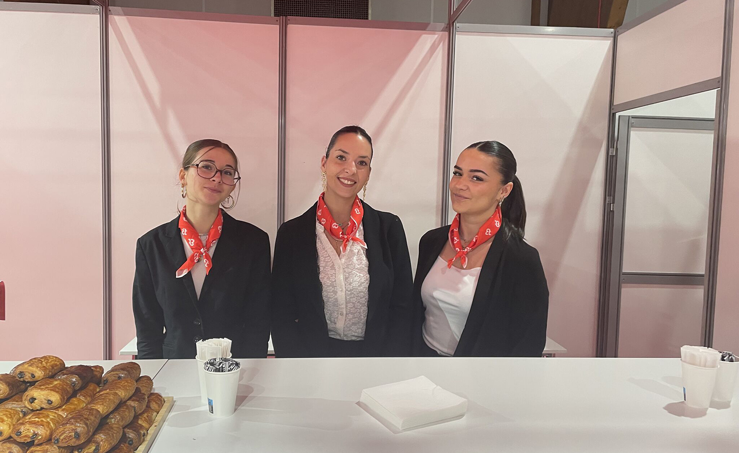 Étudiantes en BTS MCO du Pôle Sup de La Salle en mission au Salon de l’Étudiant à Rennes lors d’une immersion professionnelle.