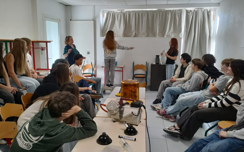 Élèves de 4e du Collège Immaculée participant à l’atelier scientifique « Apprentis chercheurs ».