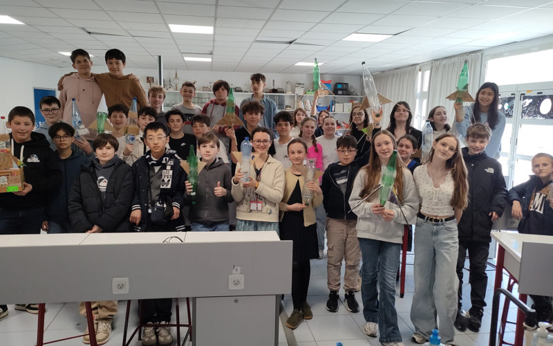 Destination Mars du programme de Physique Chimie, les élèves de 4èmes volontaires ont pu participer à l’atelier du midi.