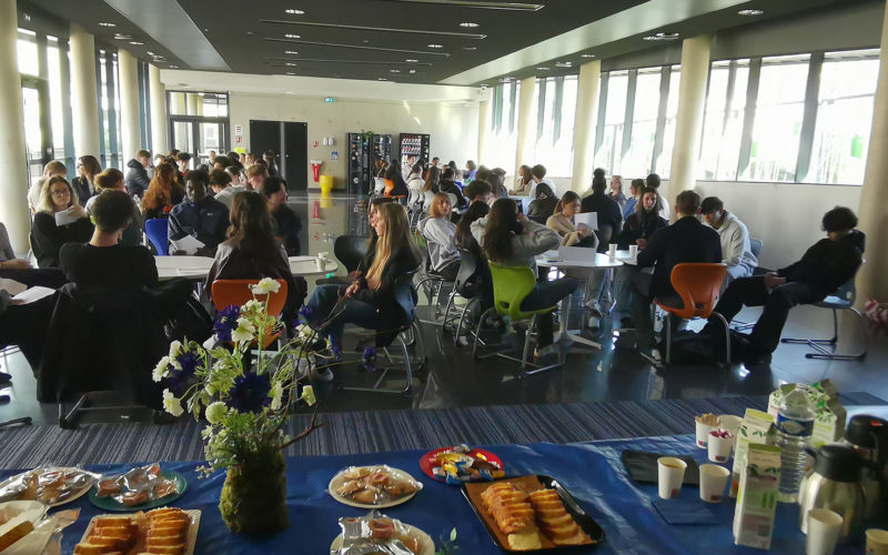 Forum filières post-bac organisé par les élèves du Bac Pro AGOrA du Lycée de La Salle à Rennes.