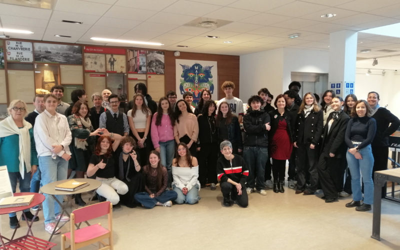 Élèves du Lycée de La Salle participant à un concours de lecture à haute voix à Bécherel.