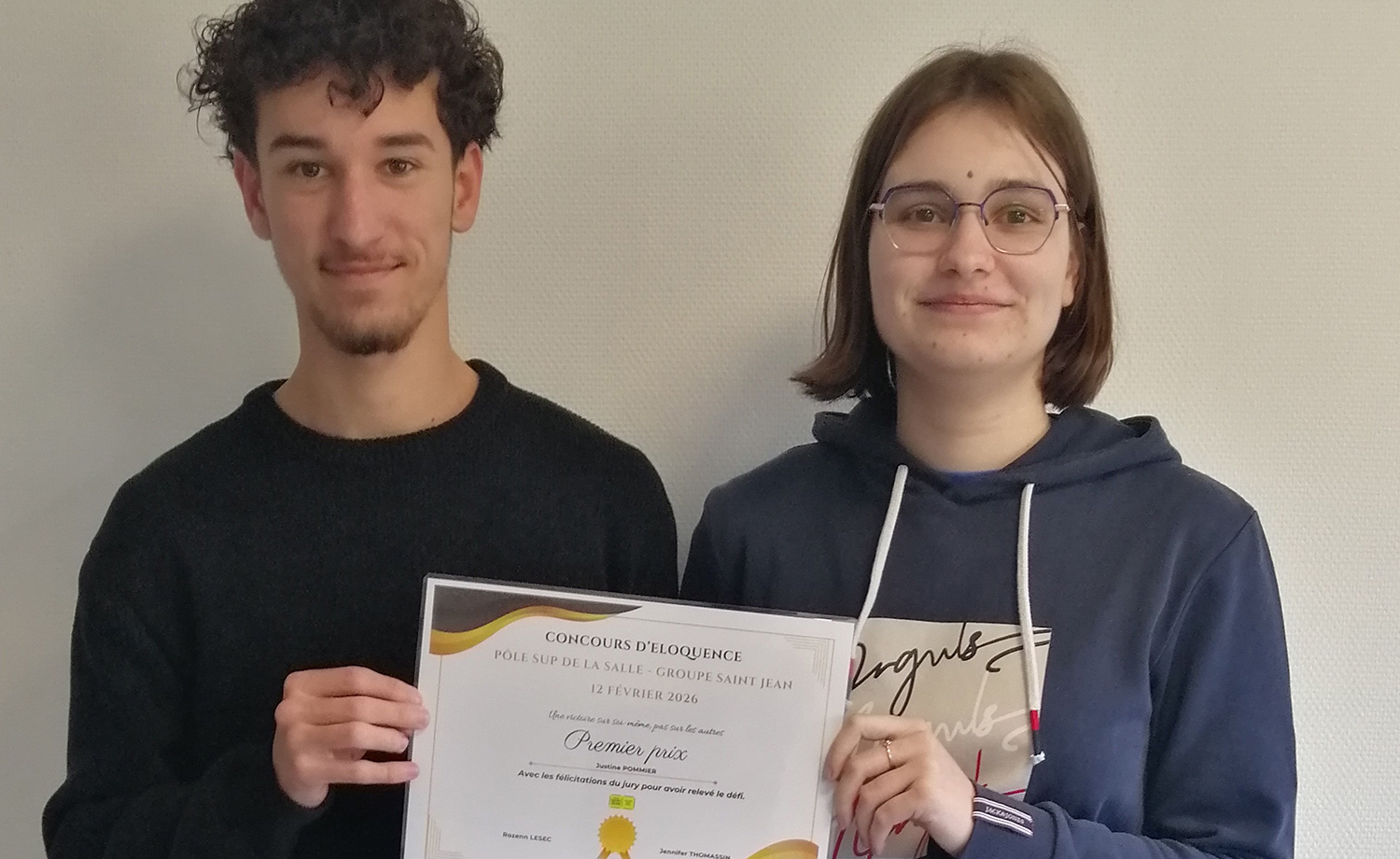 Étudiants de BTS participant à un concours d’éloquence en classe.