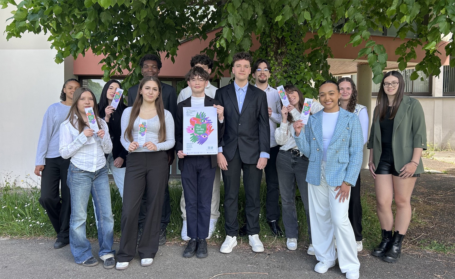 Élèves du Lycée de La Salle en accueil lors d’un festival à Rennes.