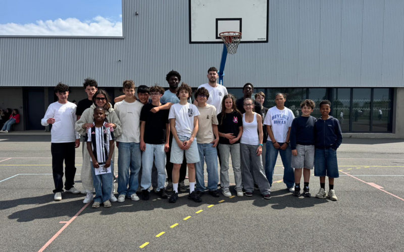 Rencontre basket entre collégiens et sportifs professionnels du basket de Rennes.