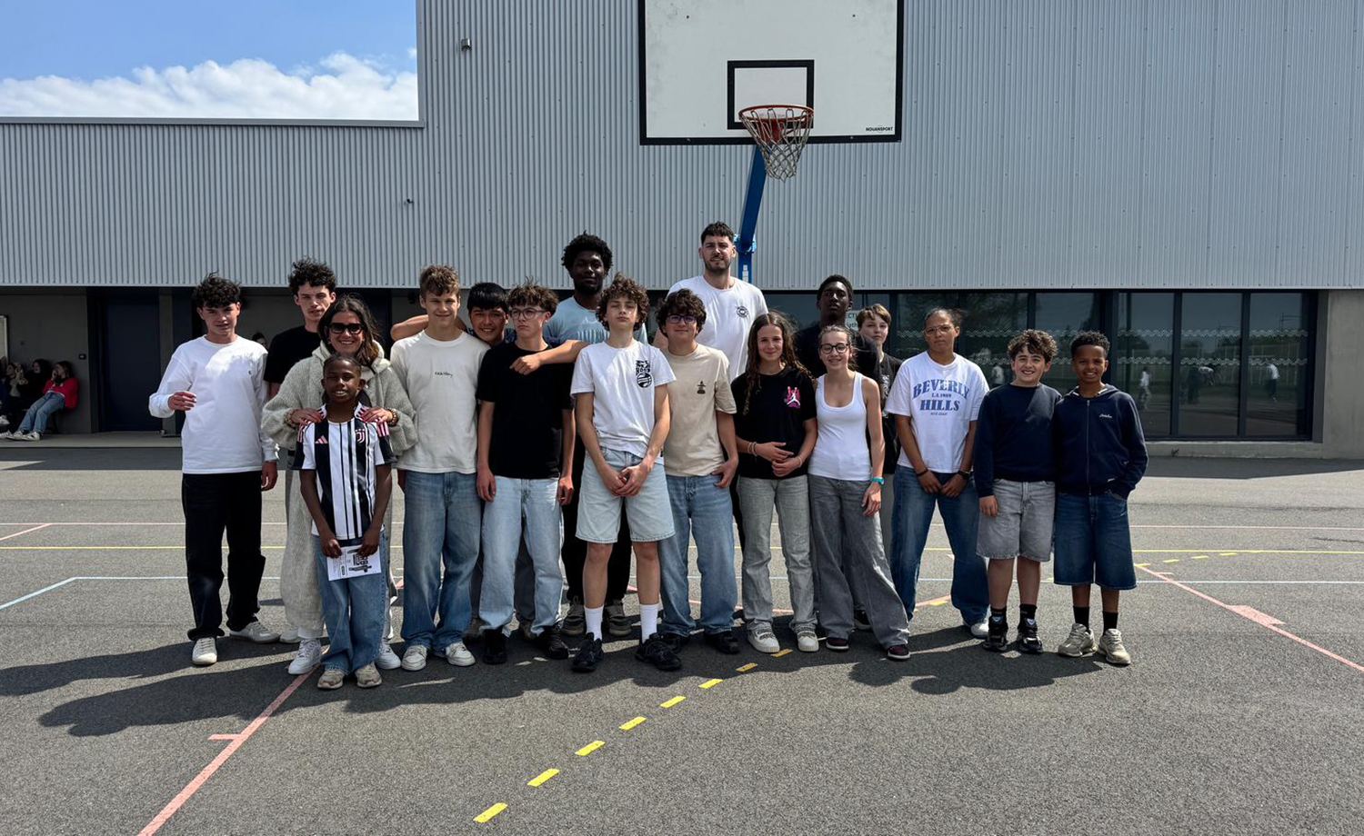 Rencontre basket entre collégiens et sportifs professionnels du basket de Rennes.
