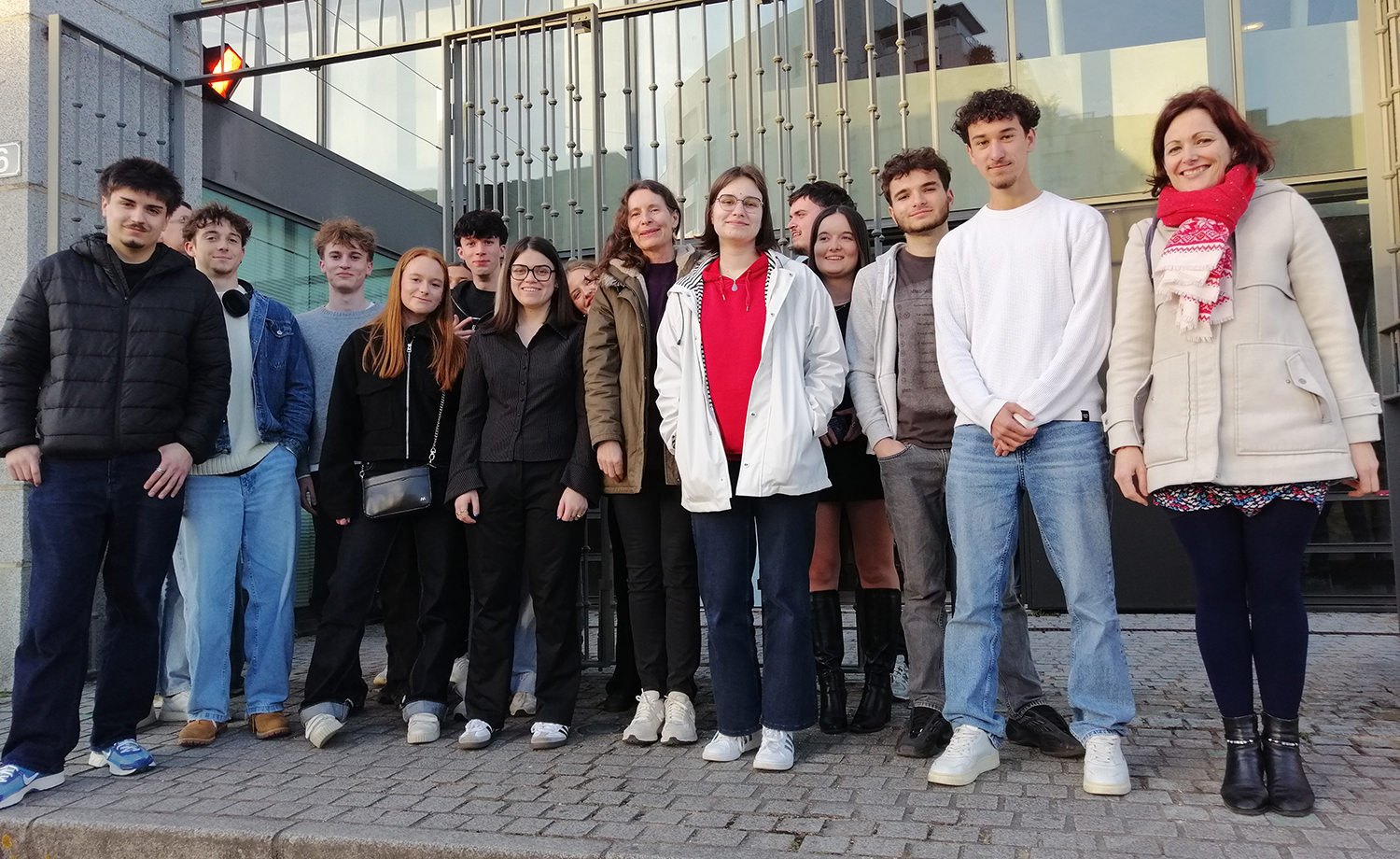 Étudiants de BTS Assurance du Pôle Sup de La Salle lors d’une sortie théâtre à Rennes autour de la pièce Terre Noire.