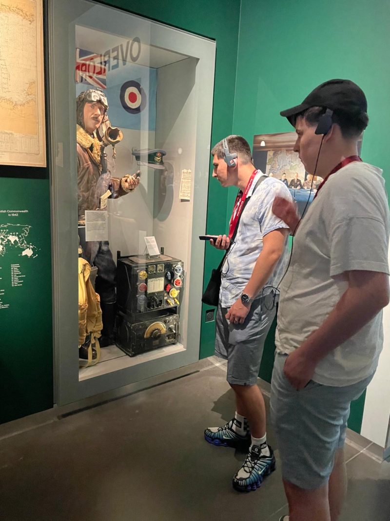 Découverte de l’histoire du Débarquement au musée par nos lycéens.