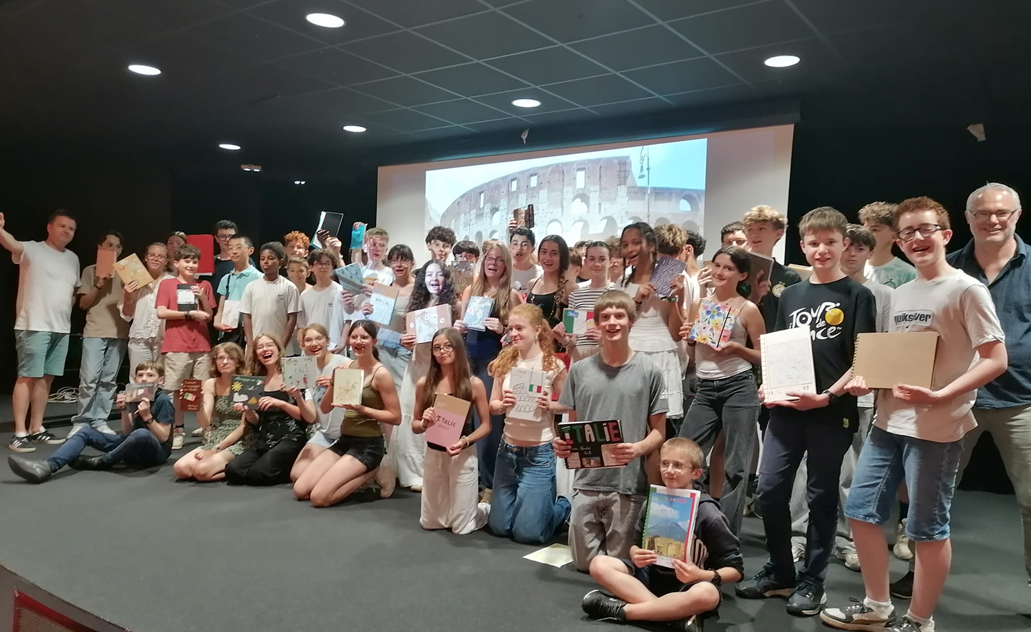 Remise des prix des carnets de voyage au Collège Immaculée à Saint-Grégoire.