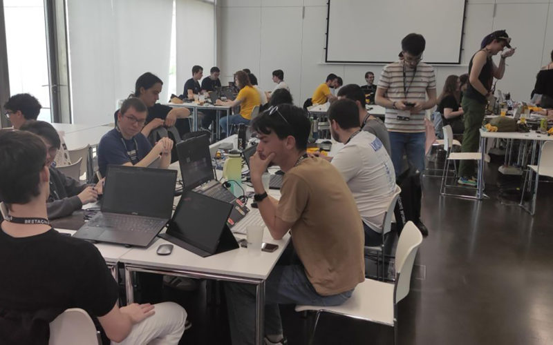Alternants du Bachelor CPSRS du CFA de La Salle organisant Hack The Shields, une compétition de cybersécurité immersive à Rennes.