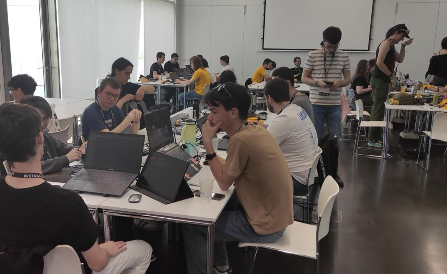 Alternants du Bachelor CPSRS du CFA de La Salle organisant Hack The Shields, une compétition de cybersécurité immersive à Rennes.