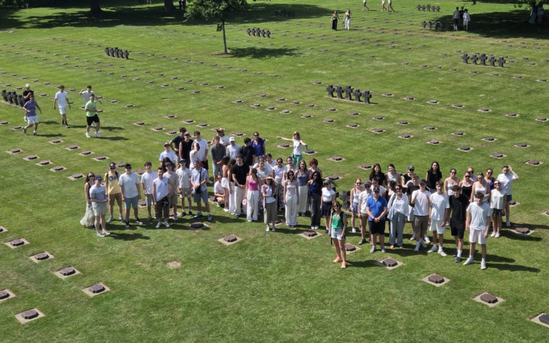 Élèves de Terminale du Lycée Jean-Paul II lors de la sortie pédagogique en Normandie 2026.