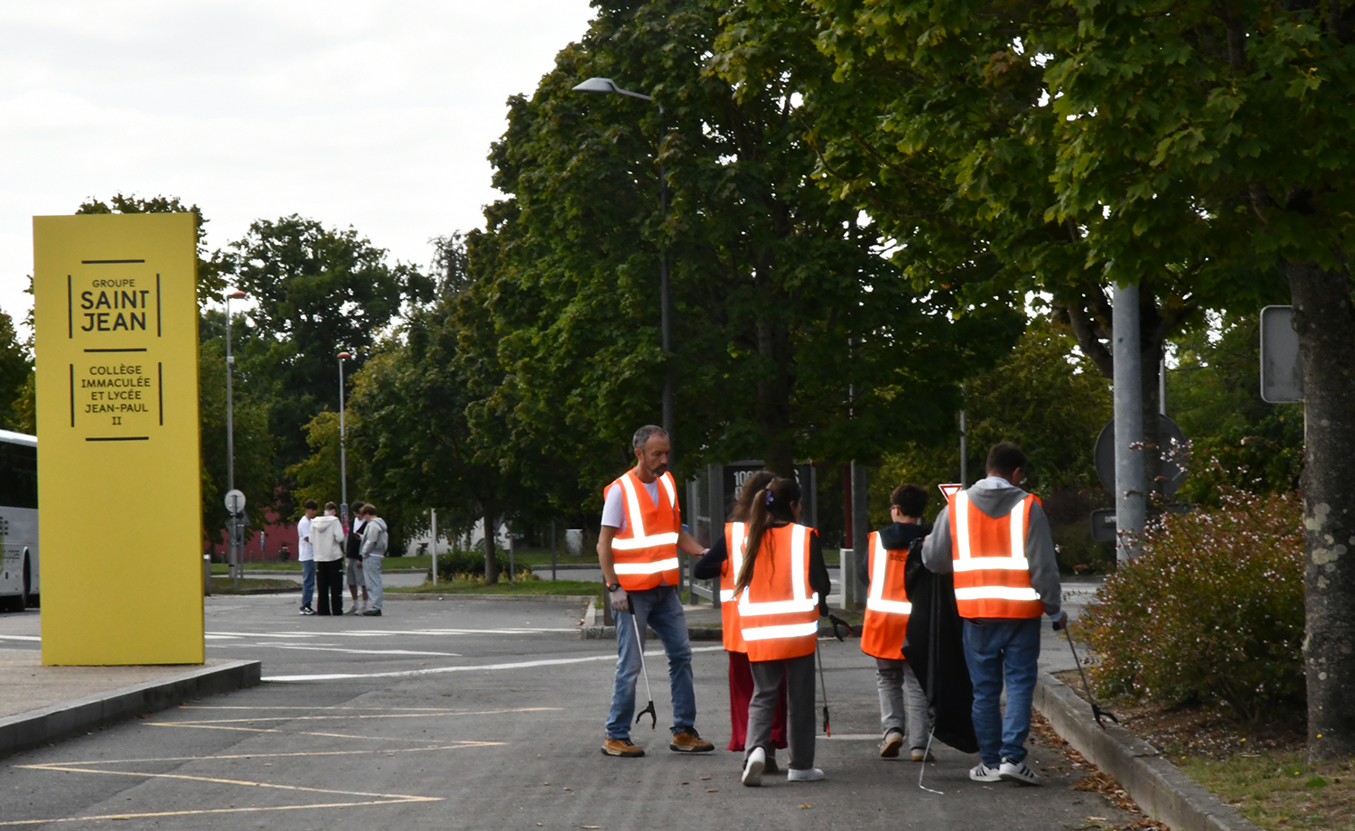 Éco-délégués du Collège Immaculée participant à la World Cleanup Day 2026 à Saint-Grégoire.