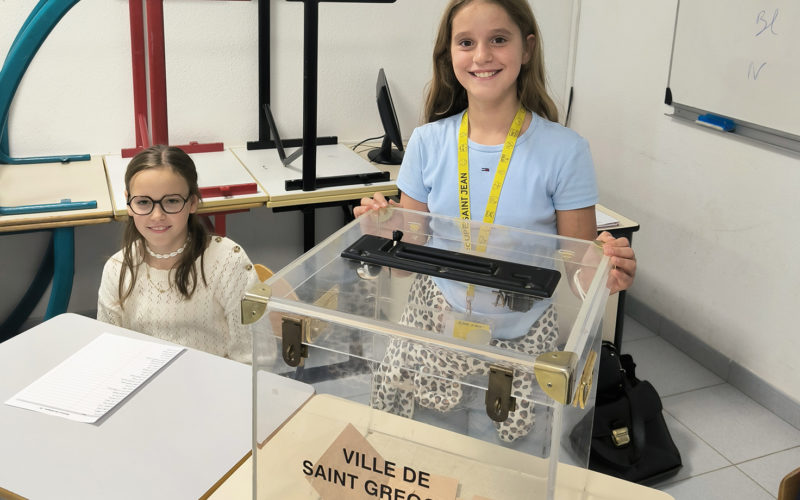 Assesseurs participant au déroulement des élections des délégués.