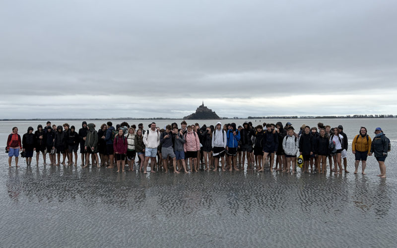 Les élèves de seconde professionnelle du Lycée de La Salle à Rennes découvrent la baie du Mont-Saint-Michel.